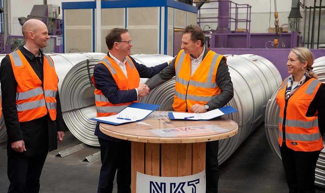 Hydro’s Executive Vice President Eivind Kallevik signing the new partnership with Will Hendrikx, COO and Deputy CEO at NKT at NKT’s production facility at Asnaes in Denmark. From left: Martin Texel, Vice President, Head of Category Management Direct Materials at NKT, Eivind Kallevik, Will Hendrikx and Hanne Simensen, Head of Commercial in Hydro Aluminium Metal. 