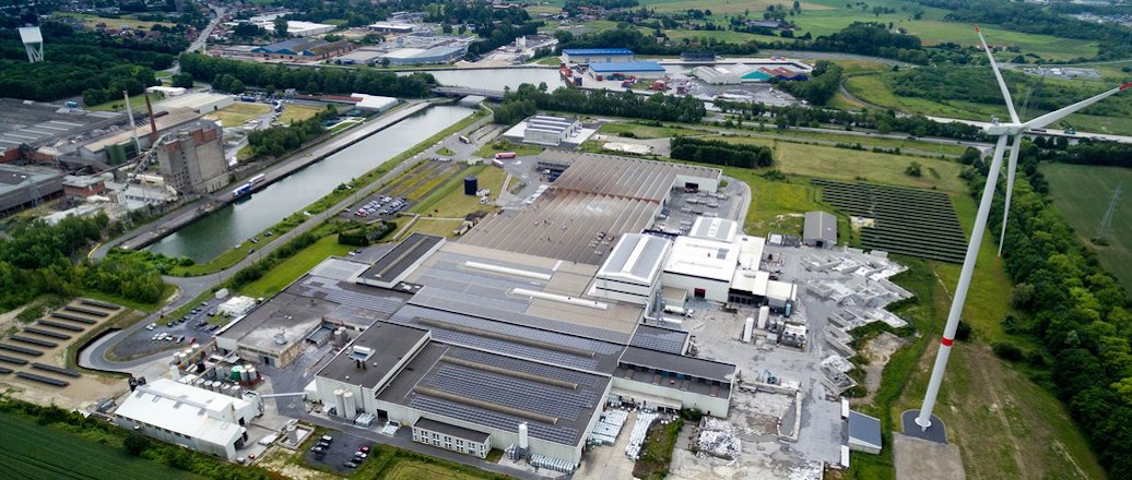 Hydro Extrusion Lichtervelde, site Ghlin - De hersmeltfabriek in Ghlin met eigen windmolen