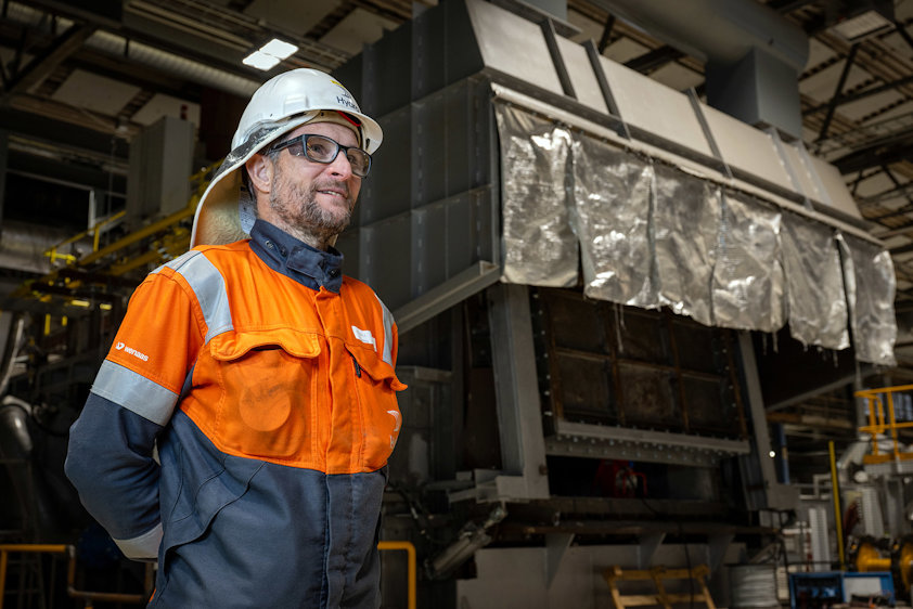 Hydro employee in front of furnace at Høyanger Recycling